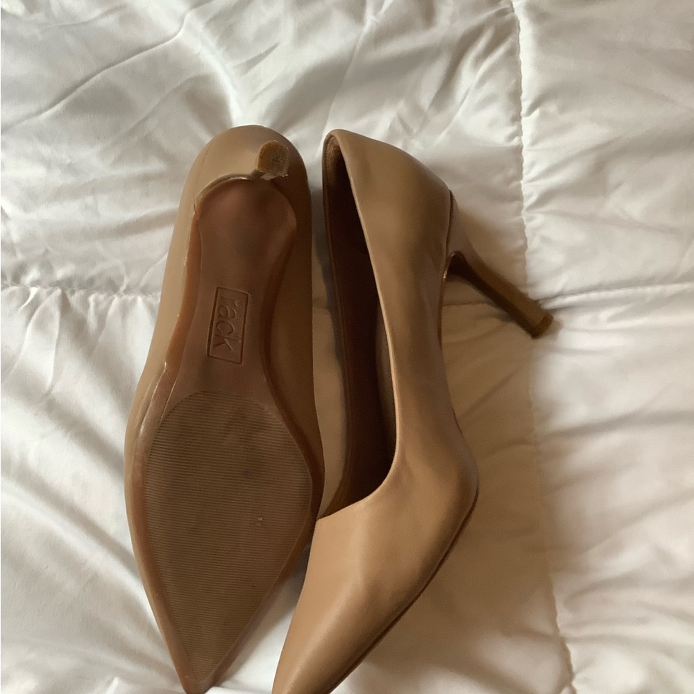 Nordstrom Rack Leather Pump Heels with Pointed Toe - Picture 4 of 4